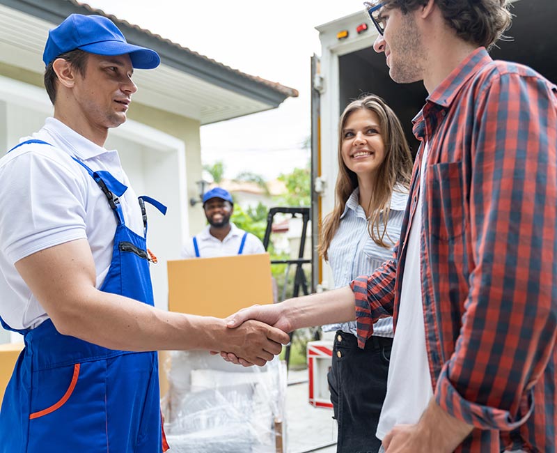 Autotrasporti-per-arredo-e-mobili-in-azienda-milano