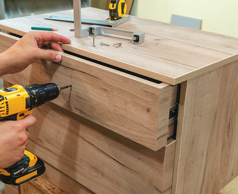 Montaggio-con-adattamenti-e-variazioni-mobili-milano