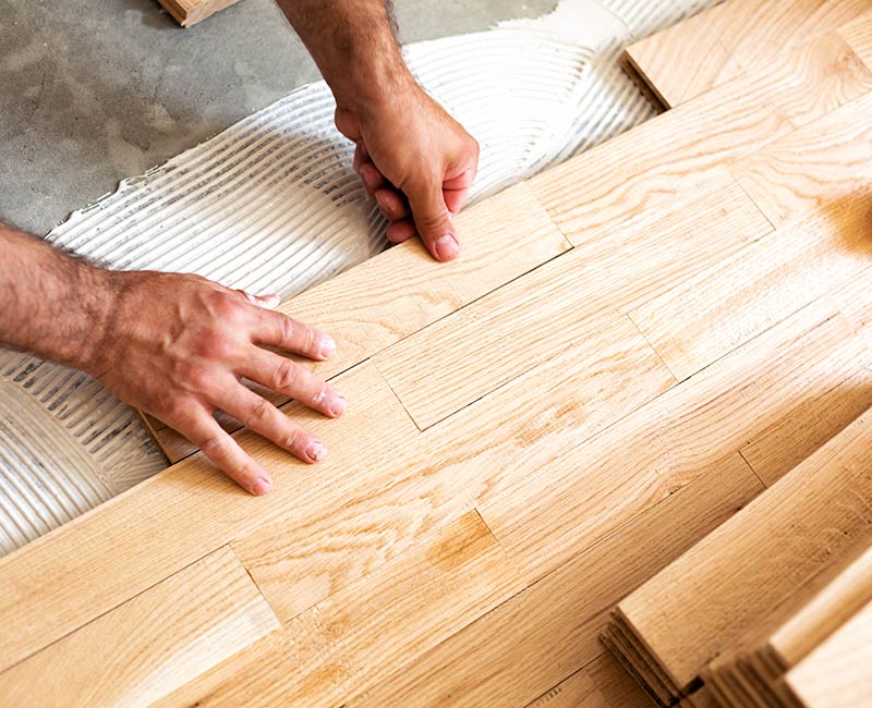 Posa-pavimenti-e-parquet-interni